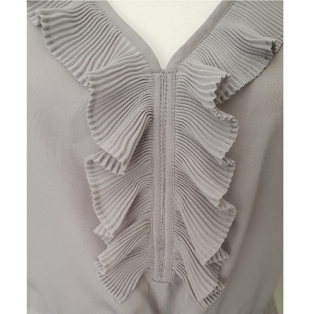 Gray Ruffled GAP Blouse Size S - Picture 2 of 10